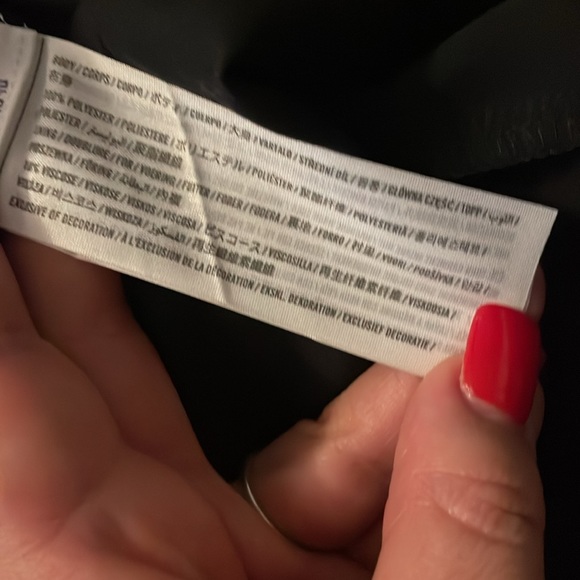 ABERCROMBIE AND FITCH FOLDS BLOUSE. - Picture 10 of 10